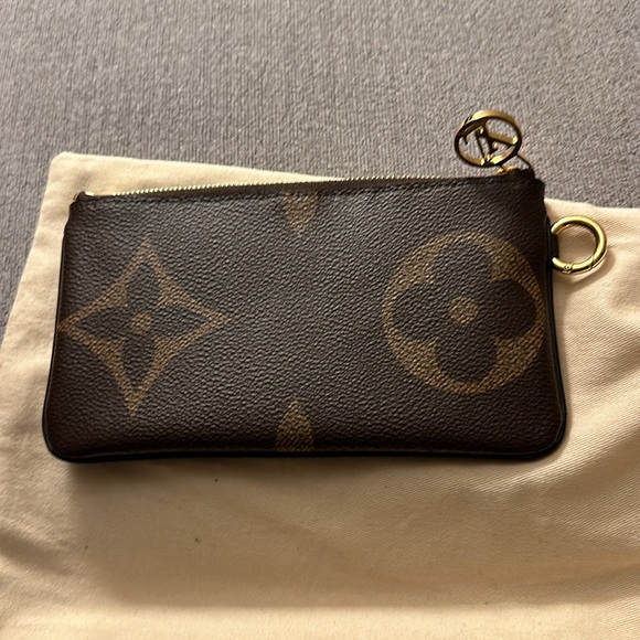 Large LV:Mono - Picture 7 of 8